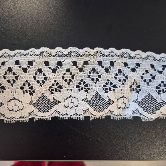 Lace, Vintage White 2" wide x 7 yds - Picture 1 of 3